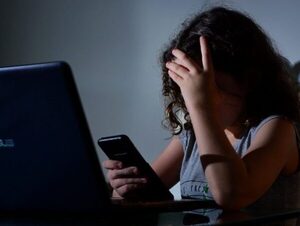Redes sociales: ¿cómo afectan a la salud mental y al riesgo de suicidio? · Radio Monumental 1080 AM