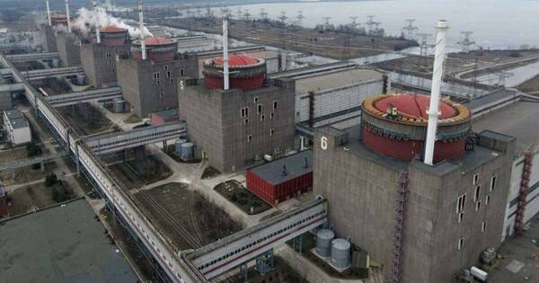 La Nación / Rusia y Ucrania se acusan por supuestos explosivos en central nuclear