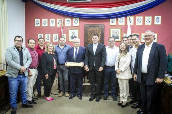 El Abg. César Garcete asumió como nuevo concejal de Villarrica.