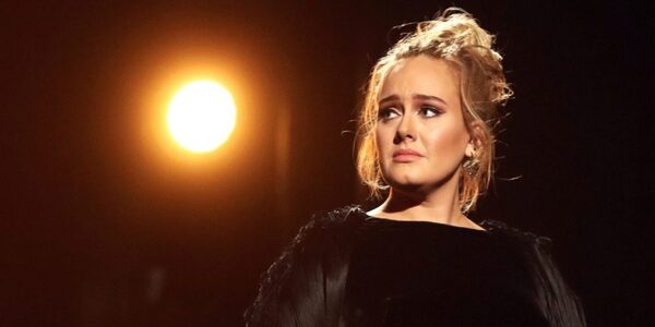 Diario HOY | Adele pide que dejen de lanzar objetos a los artistas en el escenario