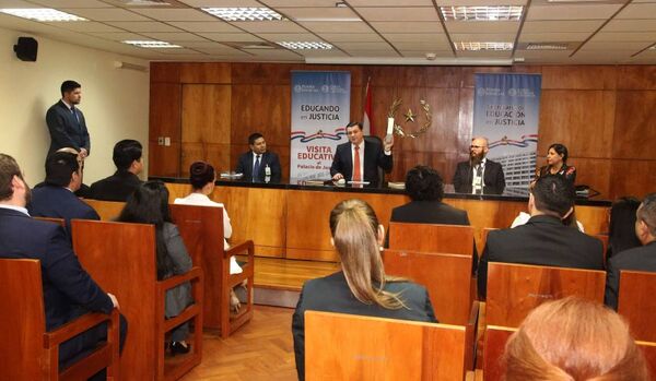 Futuros abogados de la Universidad del Norte visitaron sede judicial de la capital