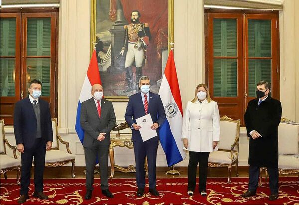 Presidente de la CSJ participó de entrega de inmuebles incautados
