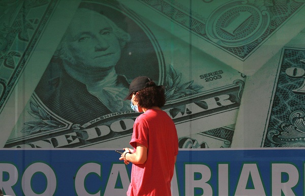 López Obrador celebra que el peso mexicano baje de 17 por dólar por primera vez desde 2015 - MarketData