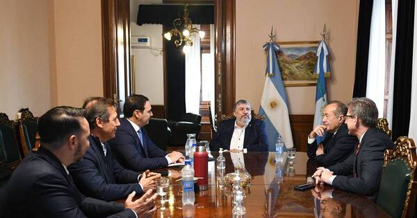 La Nación / Gobernador correntino acude a congresistas con reclamo fronterizo