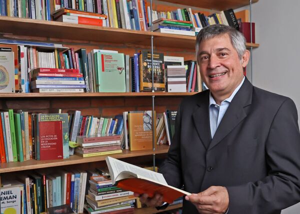 Luis Ramírez asume como nuevo ministro de Educación y Abdo cuestiona el “unilateralismo” en la Cumbre del Mercosur - MarketData