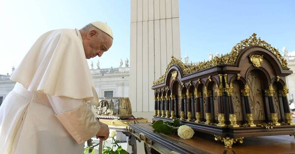 La Nación / El papa Francisco crea una comisión para elaborar una lista de nuevos mártires y no solo católicos