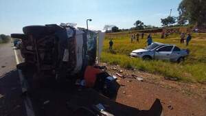 Un muerto tras choque entre automóvil y camión en Yby Yaú