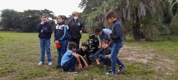 Ayolas: estudiantes realizan arborización - Nacionales - ABC Color