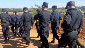 Policía desaloja a unas 80 familias de un asentamiento de Edelira