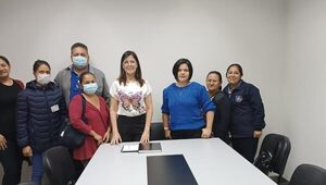 Familiares y pacientes renales se reúnen con nueva directora de IPS de CDE