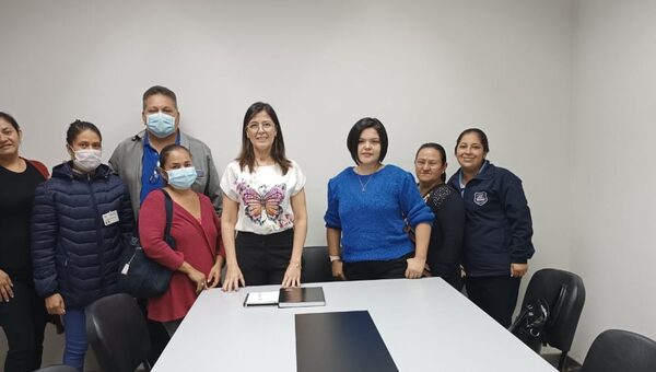 Familiares y pacientes renales se reúnen con nueva directora de IPS de CDE