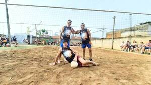 "¡Mueeero...!" Arman "Desafíos de Vólley Gay" en Itauguá