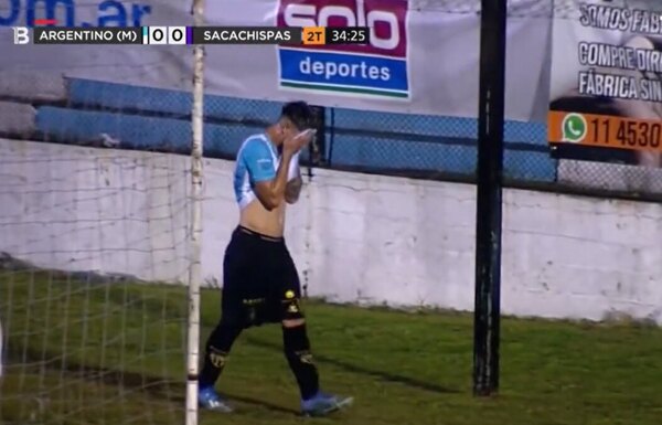 ¡Roja directa por orinar en pleno campo de juego! - Radio Imperio