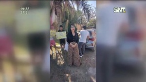 Futbolista fue escrachado por su exesposa debido a que no pasa la prestación alimentaria a su hijo - SNT