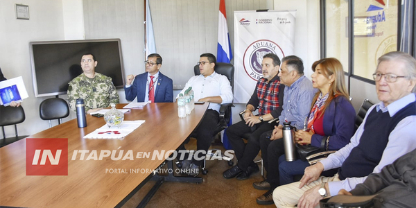 BUSCARÁN RETIRAR NUEVAMENTE LOS VEHÍCULOS ESTACIONADOS SOBRE EL PUENTE INTERNACIONAL - Itapúa Noticias