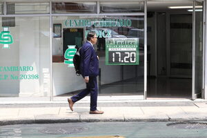 El peso mexicano cotiza a 17 unidades por dólar y se dirige hacia los 16,74 - MarketData