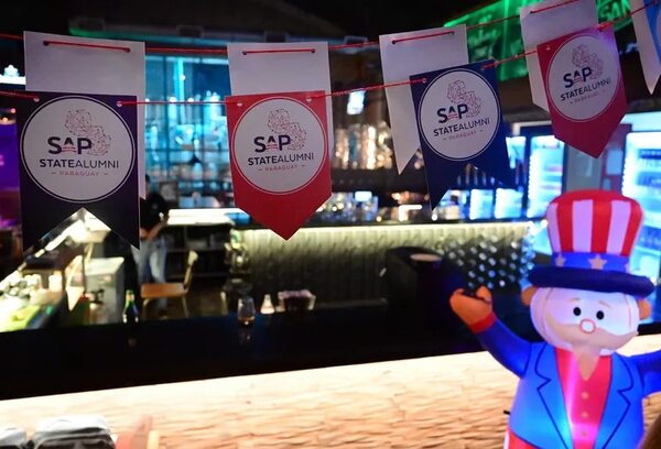 La asociación SAP celebró el 4 de julio con exbecarios de los Estados Unidos - Sociales - ABC Color