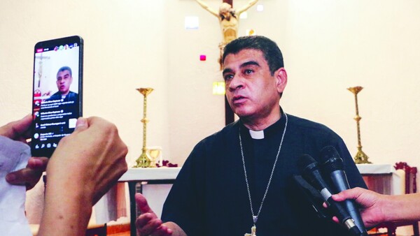 Obispo Álvarez rechaza el exilio y lo devuelven a la cárcel en Nicaragua