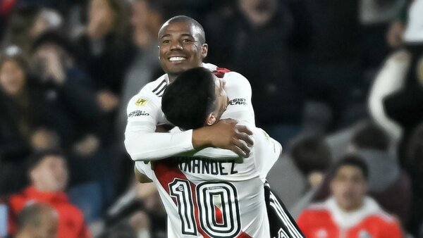 River Plate volvió al triunfo ante Colón y quedó a un paso del título