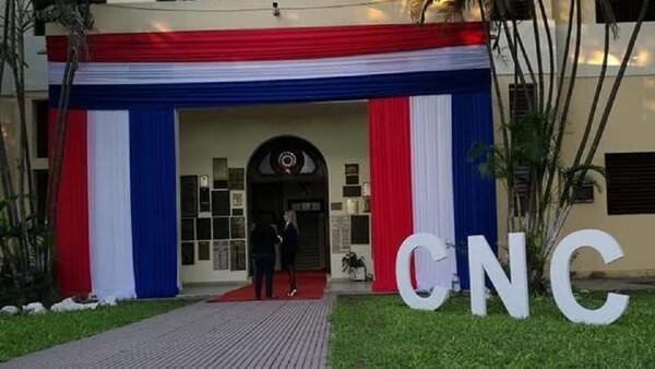 Alumnos toman el Colegio Nacional de la Capital