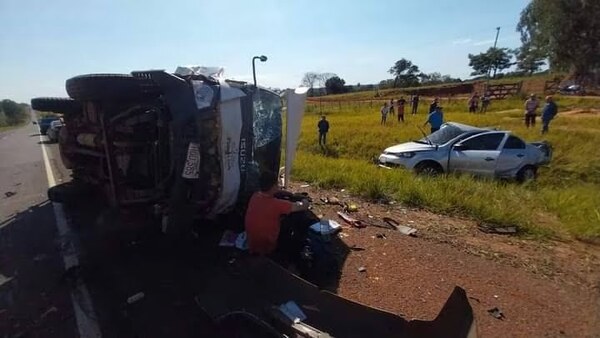 Conductor pierde la vida tras una maniobra indebida en Yby Yaú - Noticiero Paraguay