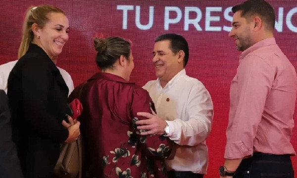 Tras renunciar a Cruzada Nacional Zenaida se muestra junto a Cartes - OviedoPress