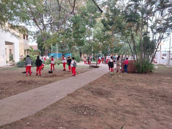 Clases suspendidas: Alumnos toman el Colegio Nacional de la Capital - trece