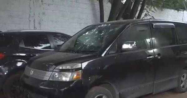 La Nación / Malvivientes abandonan camioneta para no ser ubicados por la policía