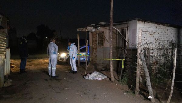 Fuga de gas en asentamiento sudafricano deja 17 fallecidos | 1000 Noticias