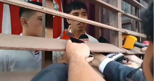 La Nación / Alumnos toman el CNC y exigen presencia de las autoridades del MEC