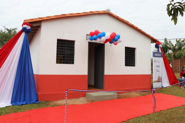 Unas 1.500 personas de escasos recursos son beneficiadas con viviendas sociales - La Clave
