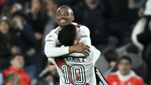 River Plate volvió al triunfo ante Colón y quedó a un paso del título