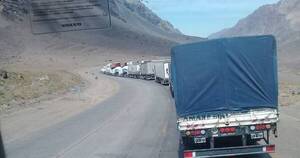 La Nación / Camiones varados en Chile representan un sobrecosto logístico, señalan