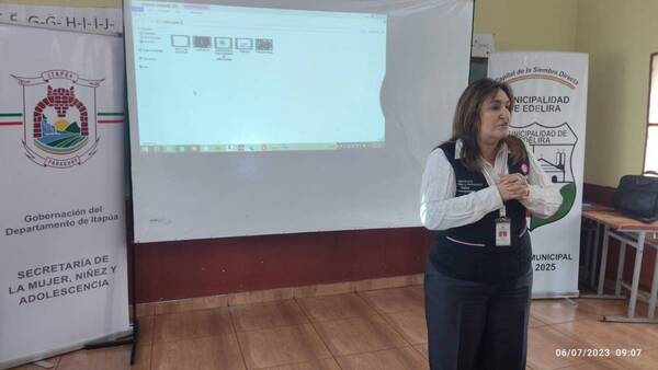 BRINDAN CHARLA SOBRE ADICCIONES EN UNA INSTITUCIÓN EDUCATIVA DE EDELIRA