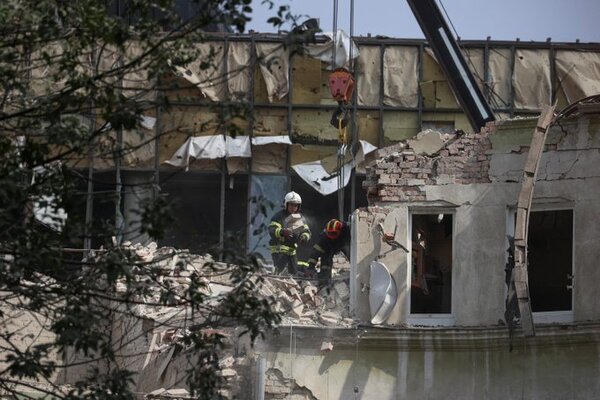 Ataque a edificio residencial deja 4 muertos en Ucrania