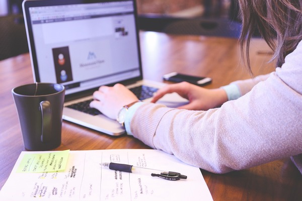 Un 76,3% de la poblaci贸n mayor de 10 a帽os de edad en Paraguay us贸 internet en 2022 - Revista PLUS