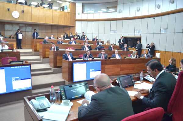 Senado pasa a comisión desafuero de Erico Galeano - El Trueno