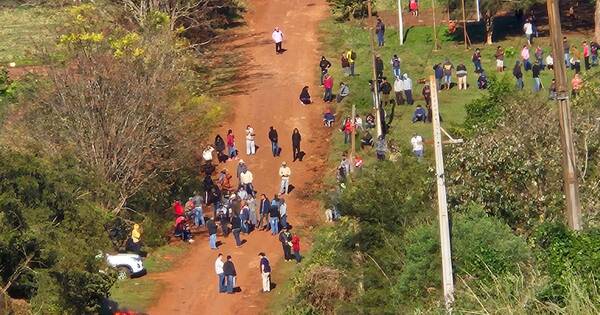 La Nación / Itapúa: 200 personas fueron desalojadas tras invadir una propiedad privada