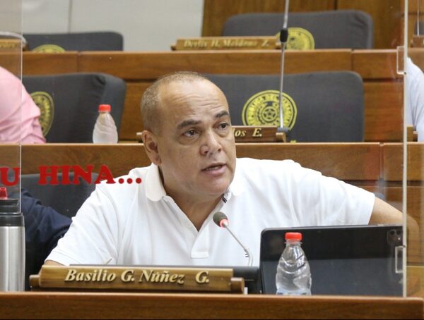 Bancada colorada busca argumentos jurídicos para reemplazar a Mbururú · Radio Monumental 1080 AM