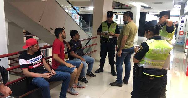 La Nación / Brasileños denunciaron estafa y amenaza del PCC en comercio de CDE