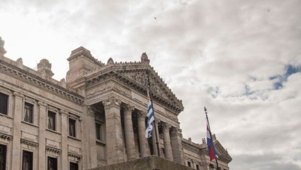 Parlamento de Uruguay aprueba un Fondo de Emergencia Hídrica - ADN Digital