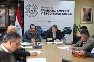 Choferes en “negro”: Transporte, empresarios e IPS “plantan” a trabajadores en reunión tripartita - Economía - ABC Color