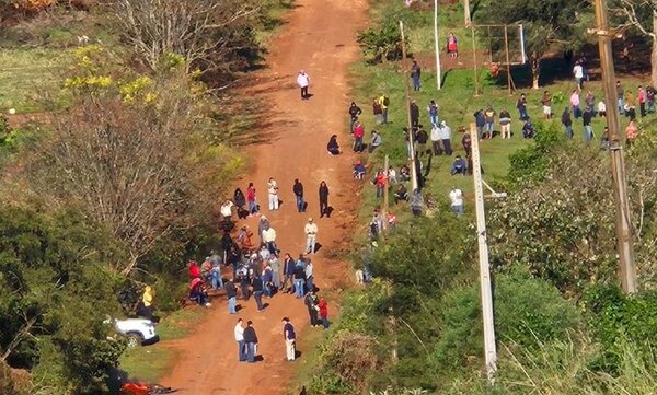 Desalojan a más de 200 personas que invadieron propiedad privada en Edelira