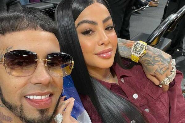 Cantante Yailin publica foto golpeada por Anuel