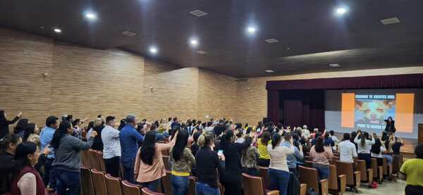 Conferencias integrales para docentes llegaron hasta el primer departamento