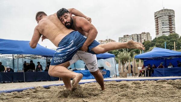 Salieron a la arena: Paraguay selecciona a atletas para sudamericano de lucha de playa