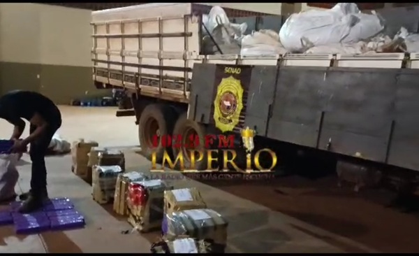 Senad incauta camión con casi 400 kilos de marihuana en la colonia Estrella - Radio Imperio