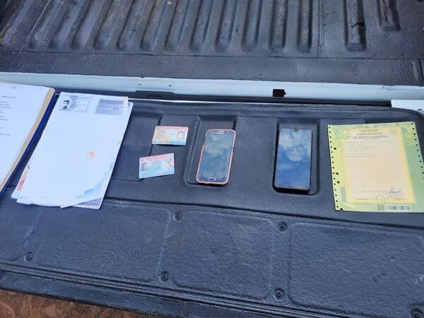 Cae una pareja con vehículo robado que se habría usado en violento robo - ABC en el Este - ABC Color