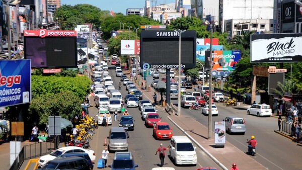 Ante nulo control, pululan taxis mau en el microcentro de Ciudad del Este