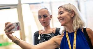 La Nación / El despertar de los robots sorprende en la ONU
